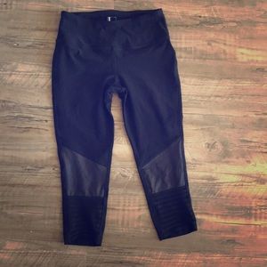 Cropped workout pants - size S